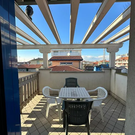 Stefania Attici Su 2 Livelli - Agenzia Cocal 아파트