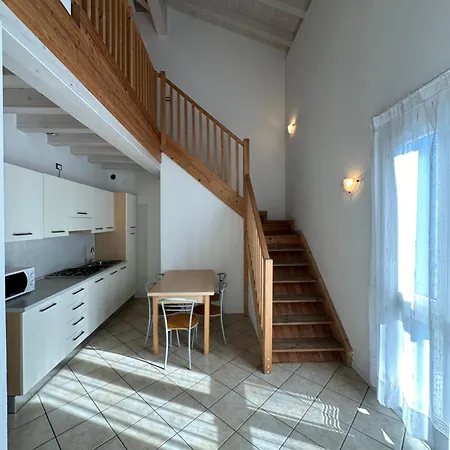 Stefania Attici Su 2 Livelli - Agenzia Cocal 카오를레