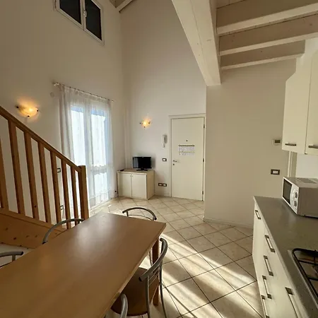 Stefania Attici Su 2 Livelli - Agenzia Cocal Apartment *